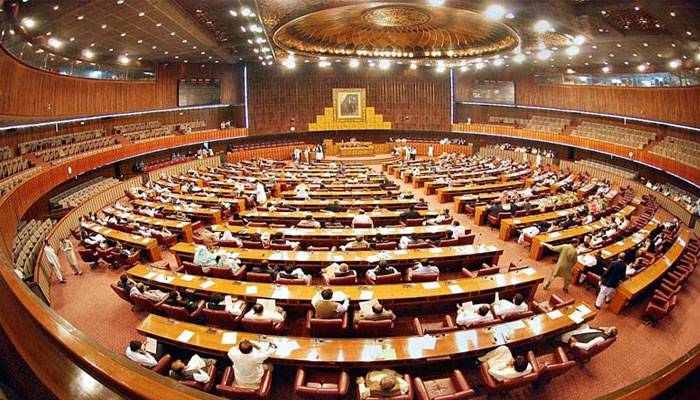 قومی اسمبلی میں قرآن پاک ترجمہ کیساتھ پڑھانے کی قرار داد متفقہ طور پر منظور