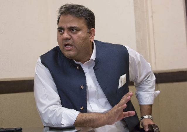 دہری شہریت والے رکن اسمبلی نہیں بن سکتے تو کابینہ میں کیسے بیٹھ گئے، فواد چودھری
