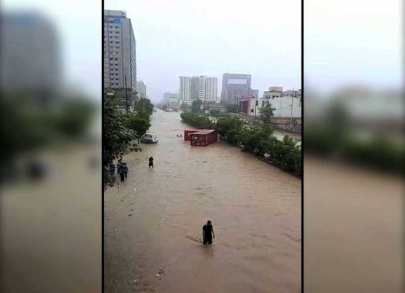  کراچی میں طوفانی بارش نے تباہی مچادی، شہر کا بڑا حصہ بجلی سے محروم
