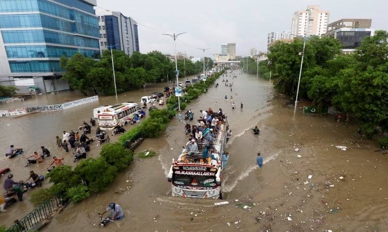 بدترین بارشوں کے بعد کراچی سمیت سندھ کے 20 اضلاع آفت زدہ قرار