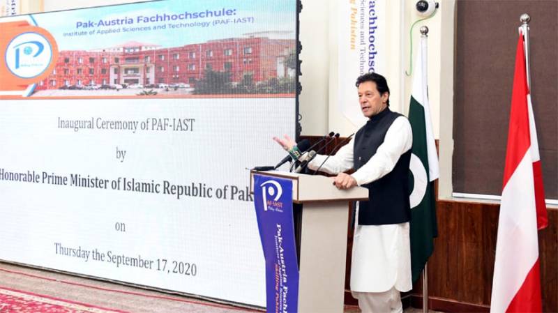 کرپٹ لوگوں سے پیسہ نکلوا کر تعلیم پر خرچ کا سوچ رہے ہیں، وزیراعظم