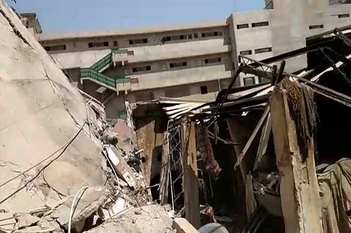 کراچی : فیکٹری کی عمارت گرنے سے دو افراد جاں بحق ، متعددافراد ملبے تلے دب گئے 