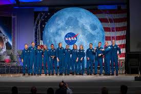 ناسا نے چاند پر پہلی خاتون بھیجنے کا اعلان کر دیا