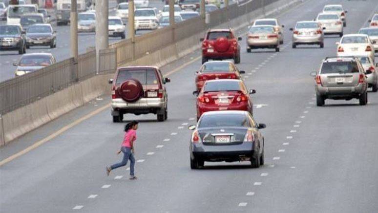 ابوظہبی میں پچھلے سال پیدل چلنے والوں کی وجہ سے تین سو حادثات حادثات پیش آئے 