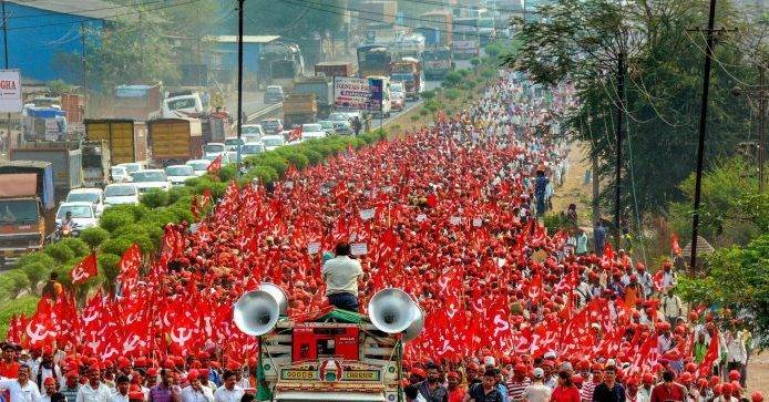 بھارتی کسانوں کا احتجاج، سڑکیں اور ریل پٹریاں بلاک کر دیں