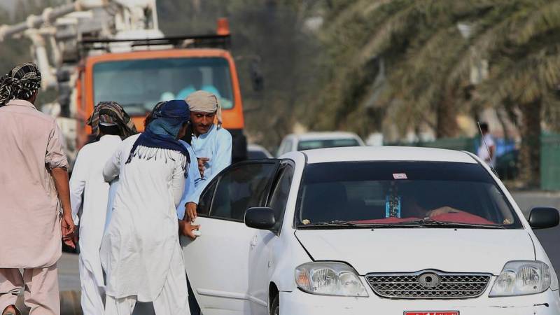 ابوظہبی ،غیر قانونی طور پر مسافروں کو نجی کاروں میں منتقل کرنے والوں کو 3000 ہزار درہم جرمانے کی سزا 