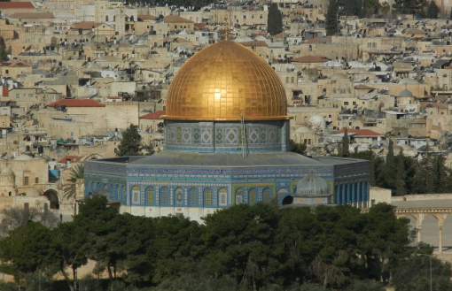 اسرائیلی پولیس کی حفاظت میں یہودیوں کی مسجد اقصیٰ کی بے حرمتی