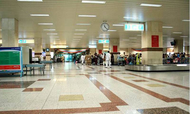 دبئی سے بے دخل کیے جانے والے مسافروں کو لاہور ائیر پورٹ پر روکدیا گیا