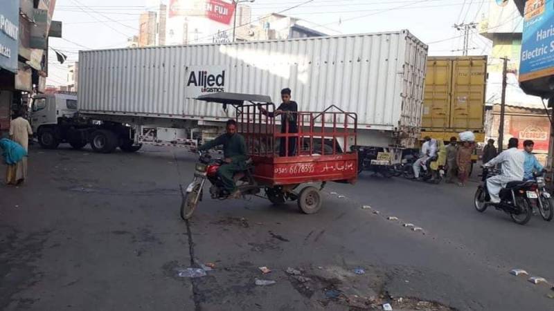 گوجرانوالہ، ن لیگ کی درخواست پر عدالت کا کنٹینرز ہٹانے کا حکم