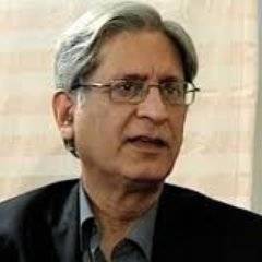 جی ایچ کیو سے فون کال کیے جانے پر نواز شریف نے کراچی جلسے میں تقریر نہیں کی: اعتزاز احسن 
