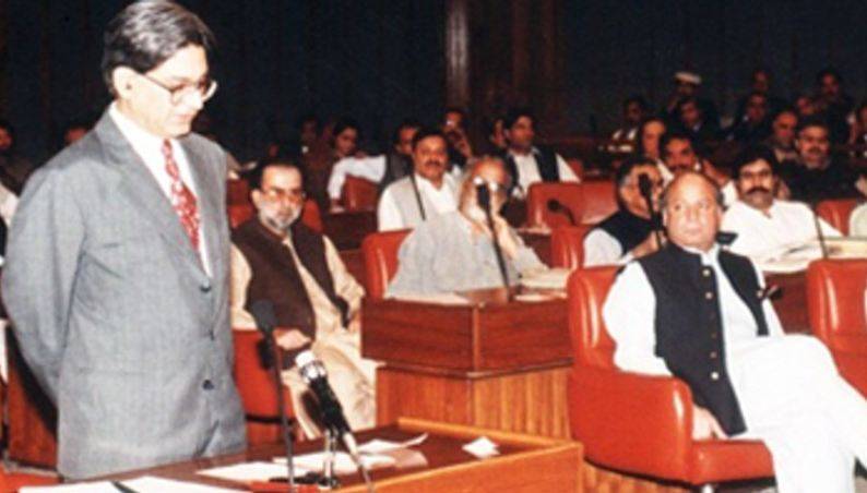 نواز شریف نے بطور وزیراعظم بے نظیر پر بے شمار ظلم کیے: اعتزاز احسن 