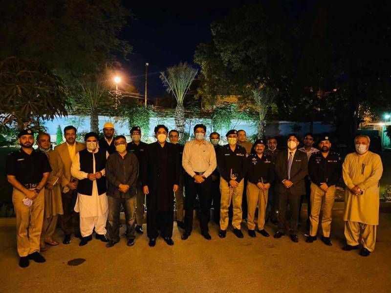  بلاول بھٹو نے پولیس افسران کو اپنے عہدوں پر کام جاری رکھنے کی ہدایت کر دی، ذرائع 