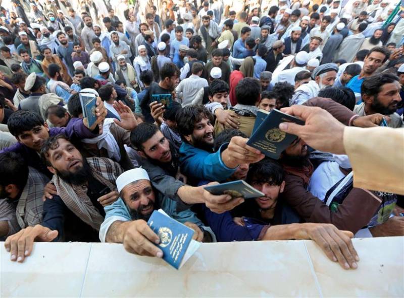 جلال آباد میں پاکستانی قونصلیٹ کے سامنے بھگدڑ، 15 سے زائد افراد ہلاک