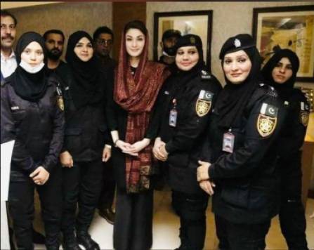 مریم نواز کا سندھ پولیس کو خراج تحسین،خواتین اہلکاروں کیساتھ تصویر شیئر کردی
