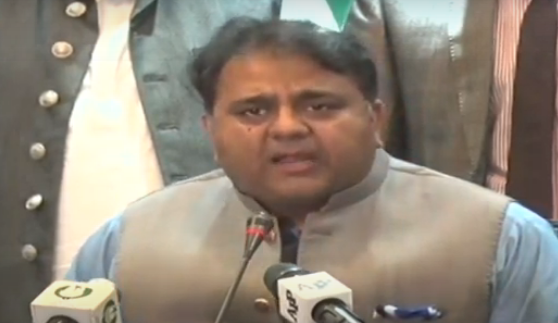  نواز شریف 15جنوری سے پہلے پاکستان میں ہونگے:فواد چودھری