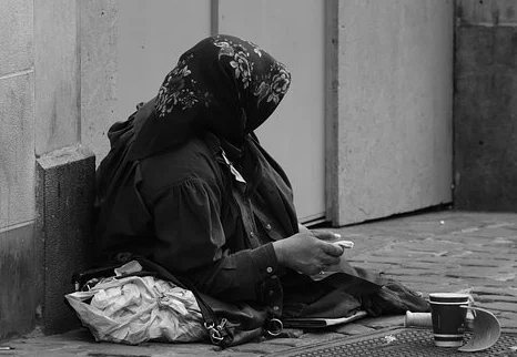Woman beggar, owns 3 million Egyptian pounds, arrested