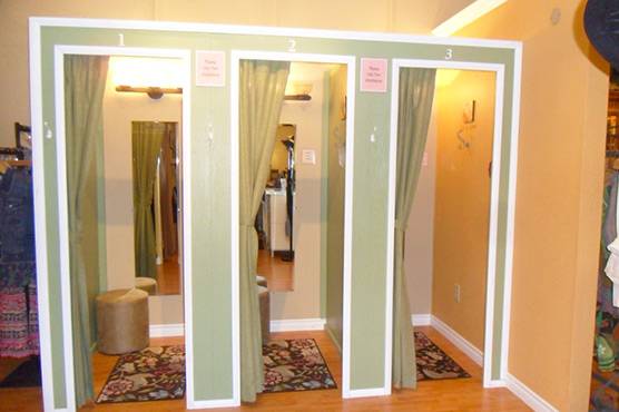 Man arrested Taking Pictures in T rile Room 