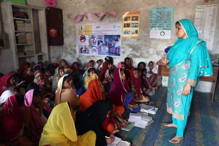 Teachers and employees of Khyber Pakhtunkhwa educational institutions suffer from corona