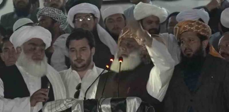 گیدڑ کے بھاگنے تک پیچھا نہیں چھوڑیں گے، مولانا فضل الرحمان