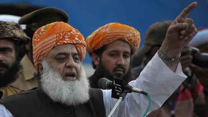 نواز شریف نے تسلیم کر لیا کہ قومی اسمبلی میں حلف اٹھا کر غلطی کی، مولانا فضل الرحمان