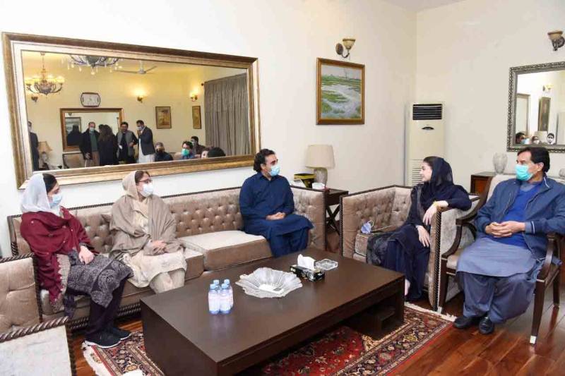 استعفوں کے معاملے پر پیپلز پارٹی نے نواز شریف کی واپسی کی شرط رکھ دی