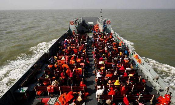 روہنگیا مسلمانوں کو دورافتادہ جزیرے پر چھوڑنے کا عمل جاری 