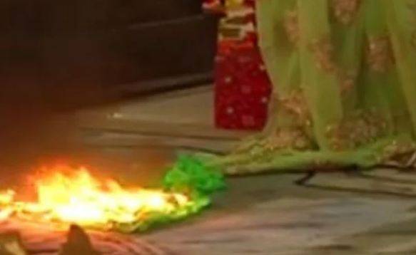 آٹھ سال سے ناراض بیوی شوہر کی میت پرحادثے سے انتقال کرگئی 