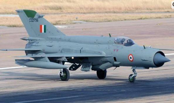 پاکستان کی سرحد کے قریب بھارتی جنگی طیارہ گرکرتباہ 