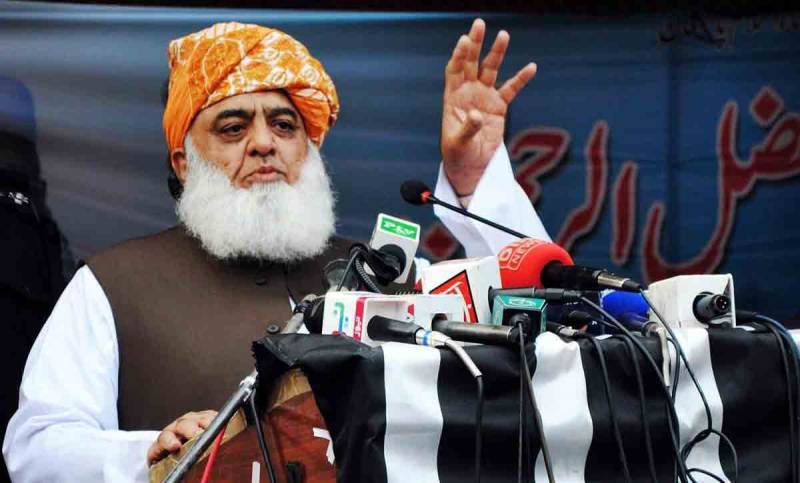 لوگ کہہ رہے ہیں پرانے چوروں کو واپس لاؤ تاکہ روٹی تو ملے، مولانا فضل الرحمان