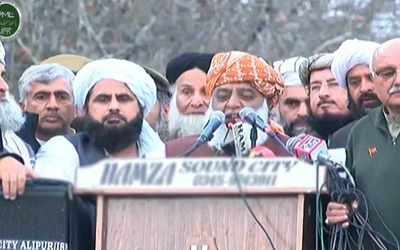 عمران خان یہودی ایجنٹ اور اسے وہاں سے مدد حاصل ہے، مولانا فضل الرحمان