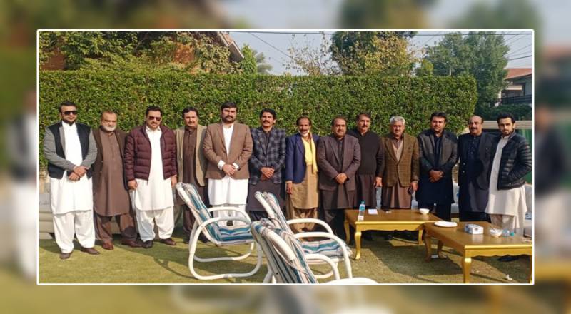 پی ٹی آئی کے ناراض اراکین کی مستعفی ہونے کی دھمکی 
