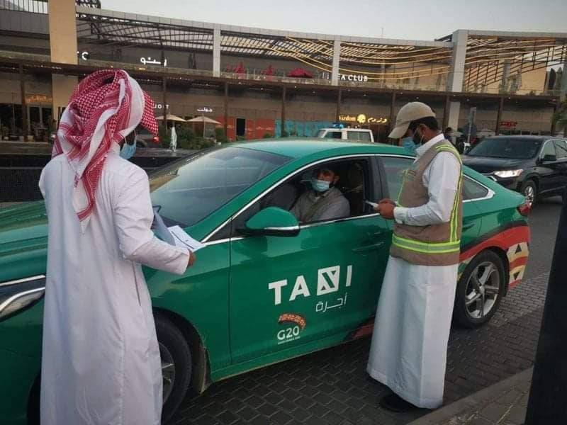 سعودی عرب میں غیر ملکی ٹیکسی ڈرائیوروں کے خلاف کریک ڈاؤن 