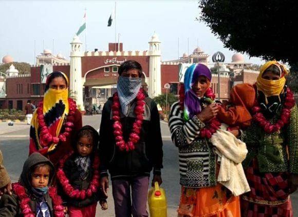 بھارت جانے والے 100 ہندوخاندان پاکستان لوٹ آئے 