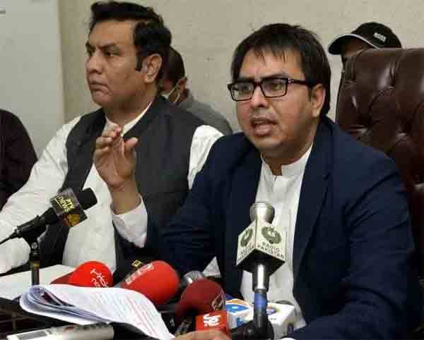 مریم صفدر کے والد کا سرمایہ چور، ڈاکو اور قبضہ مافیا ہی ہو سکتے ہیں، شہباز گل