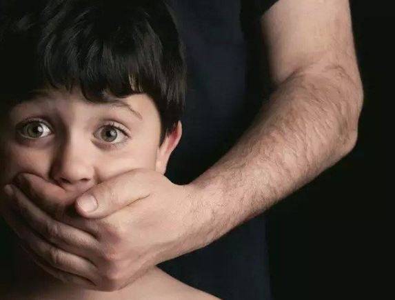 بچوں کی فحش فلمیں بنانے پرسیالکوٹ سے ملزم گرفتار 