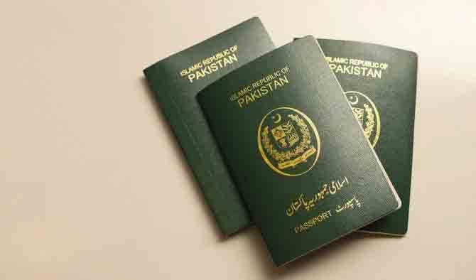 حکومت نے پاسپورٹ کی فیسوں میں کمی کا اعلان کر دیا