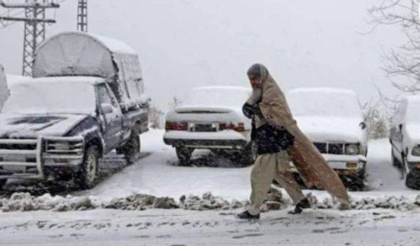 گلگت بلتستان میں مسلسل بارش اور برفباری ،زندگی مفلوج 