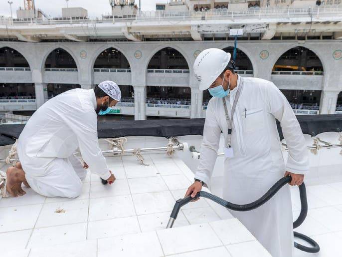 جدید آلات سے خانہ کعبہ کی چھت صرف 20 منٹ میں صاف 