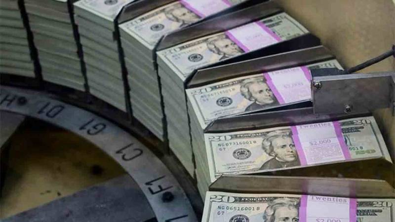 روپے کے مقابلے میں ڈالر ایک سال کی کم ترین سطح پر آ گیا