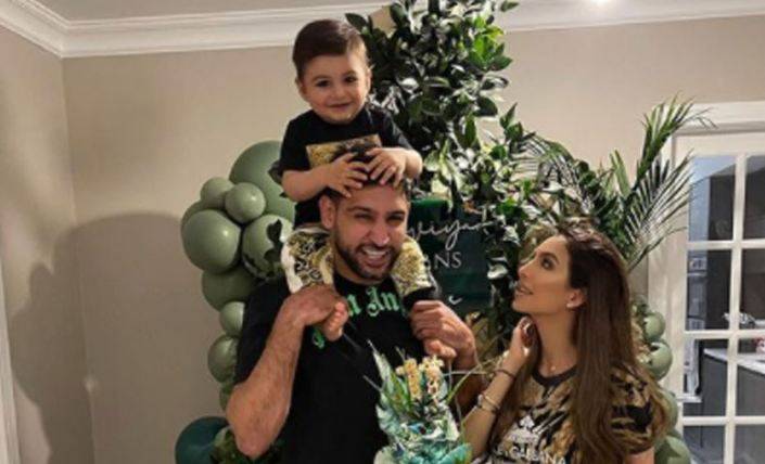 باکسر عامر خان کا بیٹے کو سالگرہ پر مہنگی گھڑی کا تحفہ 