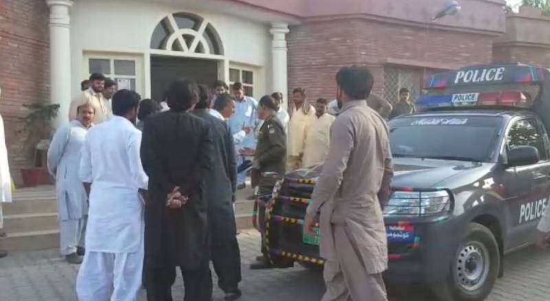 سرگودھا میں ایس ایچ او نے شکایت درج کروانے والے سکول پرنسپل کو حوالات میں بند کردیا 