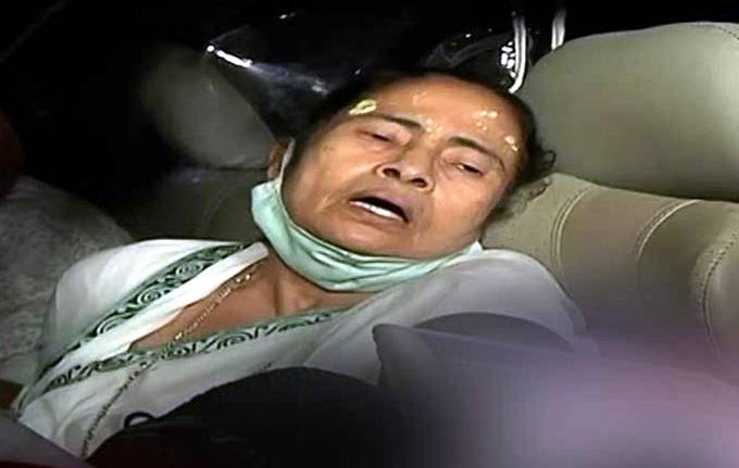 بھارت کی مشرقی ریاست بنگال کی وزیراعلیٰ ممتا بینرجی قاتلانہ حملے میں شدید زخمی