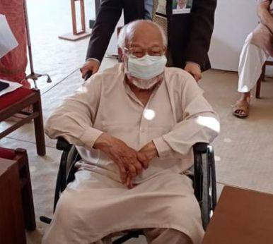 سوسالہ شہری کو کورونا کی ویکسئن لگادی گئی 