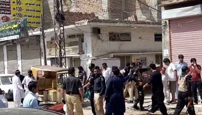 خیرپور میں رینجرز کی گاڑی پر کریکر سے حملہ ، 4 زخمی 