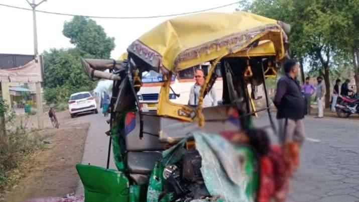 بھارت ، ٹریفک حادثے میں 13 افراد ہلاک 