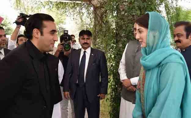مریم نواز کی نیب میں پیشی، پیپلز پارٹی کا ساتھ جانے کا اعلان