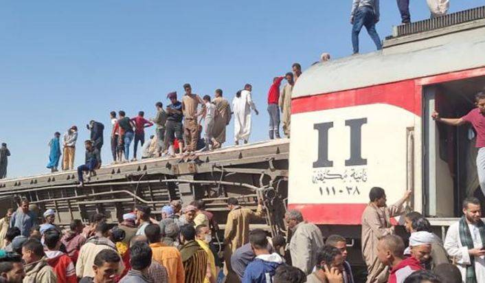 مصر میں مخالف سمت سے آنے والی ٹرینیں ٹکرا گئیں ،35 ہلاک درجنوں زخمی 