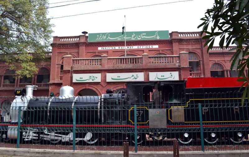 وزارت ریلوے کا ڈیم فنڈ کے نام پر مسافروں سے لی گئی رقم اکاؤنٹ میں جمع نہ کروانے کا اعتراف