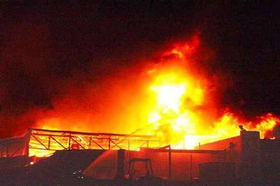 گوجرانوالہ: فیکٹری میں لگی آگ پر 12 گھنٹے بعد قابو پالیا گیا