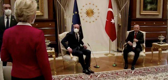 ترک صدر سے ملاقات میں یورپی کمیشن کی سربراہ خاتون کو بیٹھنے کیلئے کرسی نہ ملی، سوشل میڈیا پر ہنگامہ
